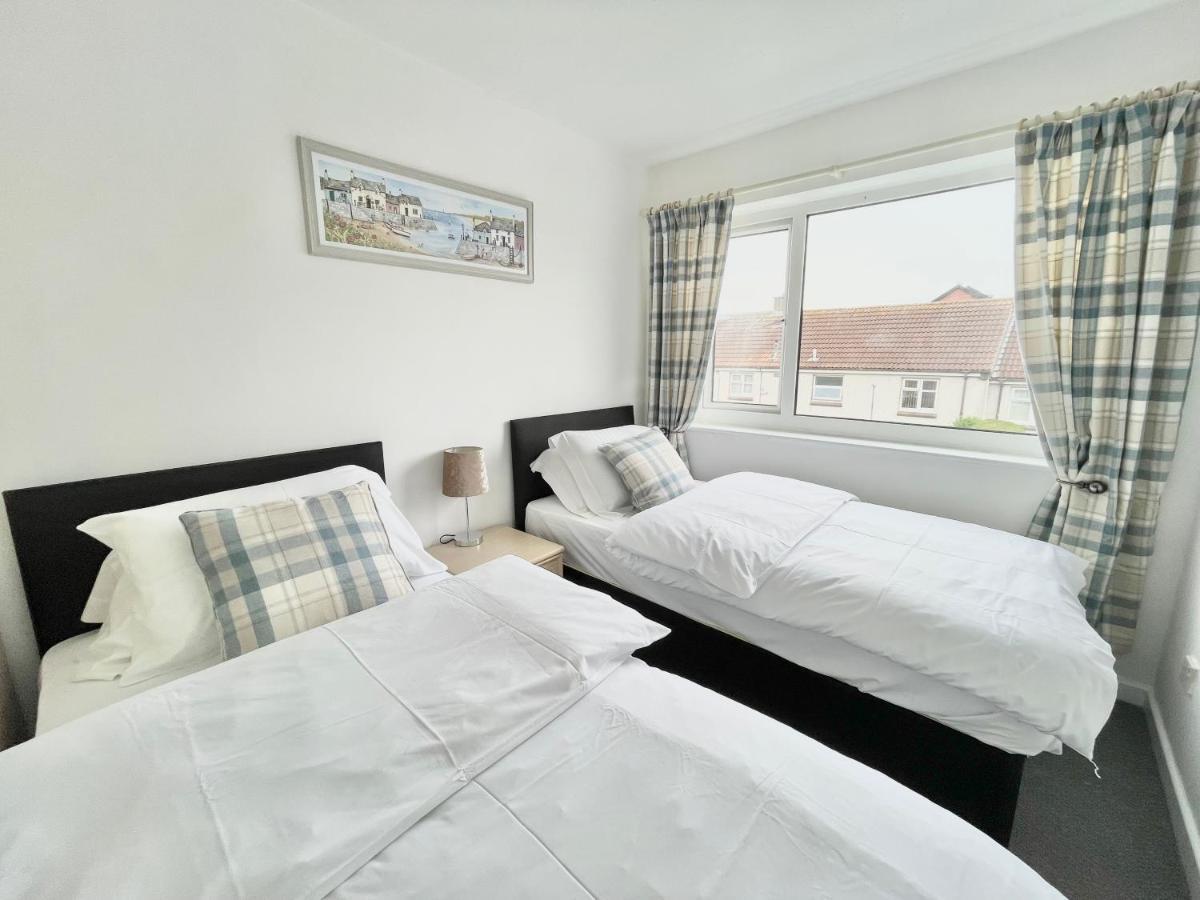 Cae Glas Apartments Holyhead Exteriör bild